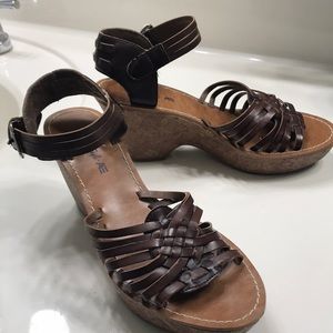 American eagle chunk/ wedge heel sandal